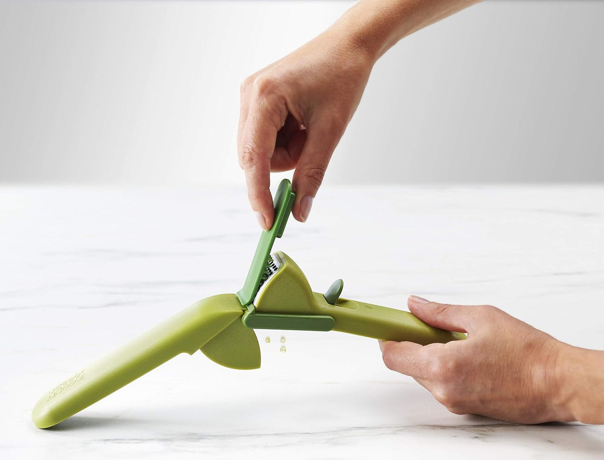 CleanForce Manual Garlic Press and Mincer with Wiper