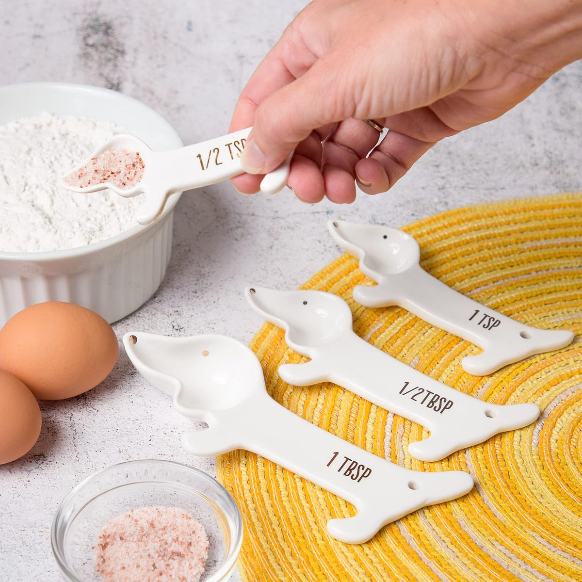 White Cat Measuring Cups & Spoons Gift Set – Ceramic Kitchen Tools for Cat Lovers & Bakers – 4 Measuring Cups and 4 Measuring Spoons – Unique Gift for Kitchen, Baking, and Cat Lovers