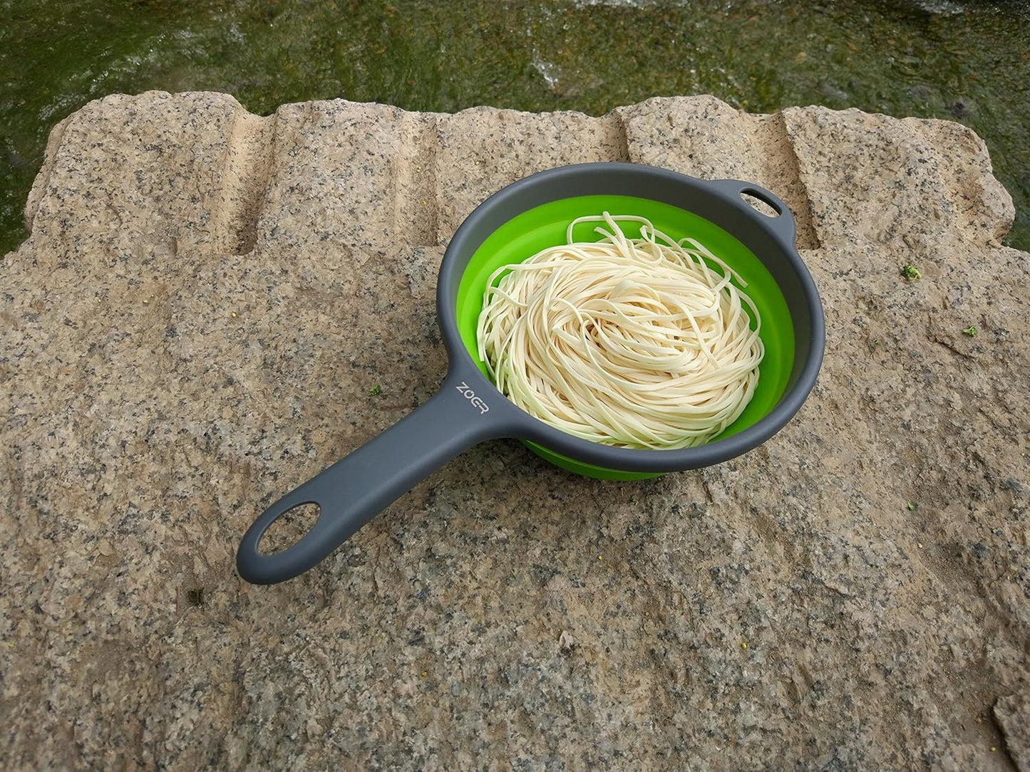 Kitchen Foldable Pasta Strainers,Collapsible Colanders with Handles,Space-Saver Folding Silicone Strainers Colander,Capacity of 2 quart (Green)