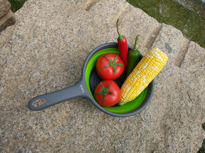 Kitchen Foldable Pasta Strainers,Collapsible Colanders with Handles,Space-Saver Folding Silicone Strainers Colander,Capacity of 2 quart (Green)