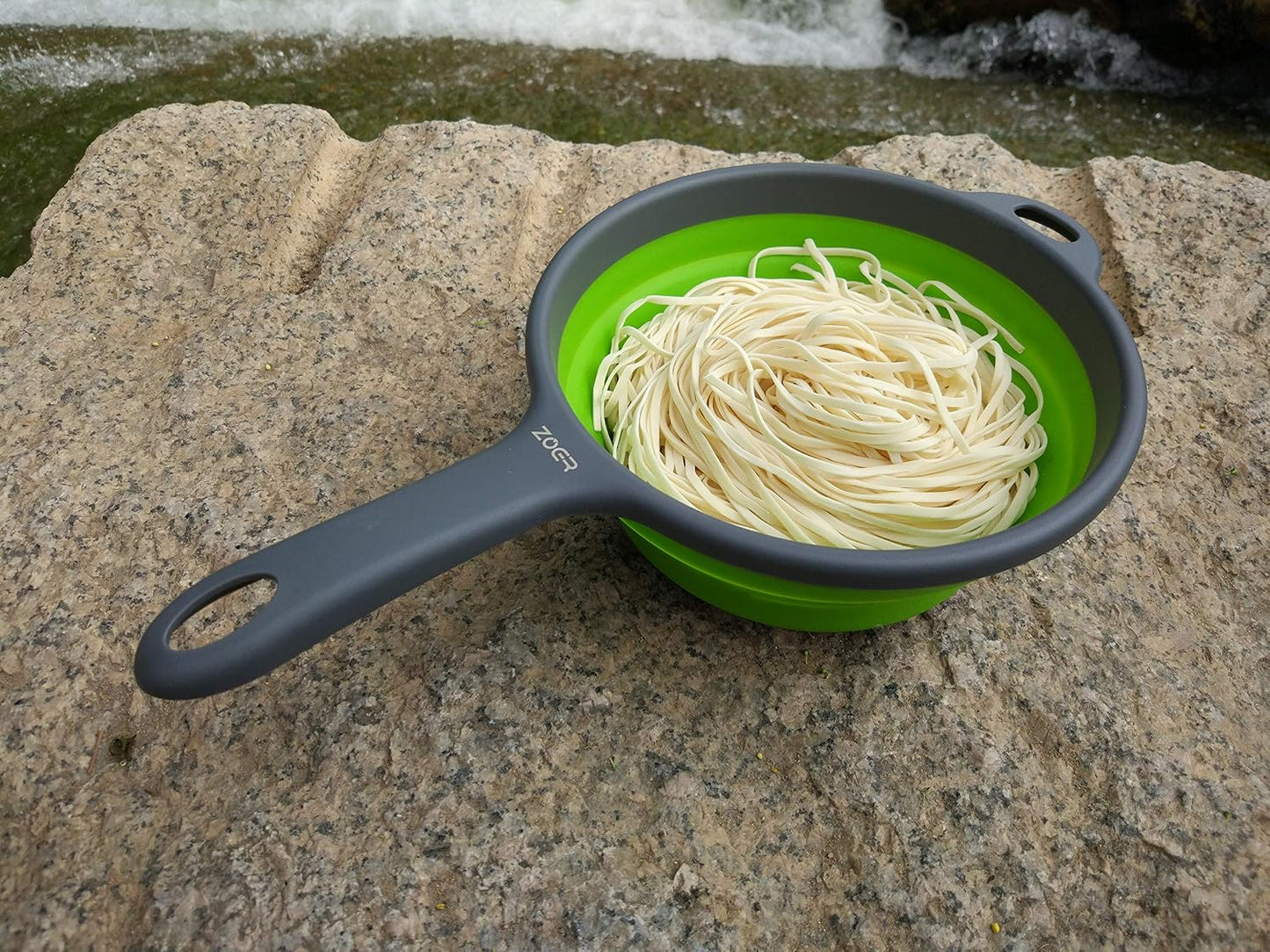 Kitchen Foldable Pasta Strainers,Collapsible Colanders with Handles,Space-Saver Folding Silicone Strainers Colander,Capacity of 2 quart (Green)