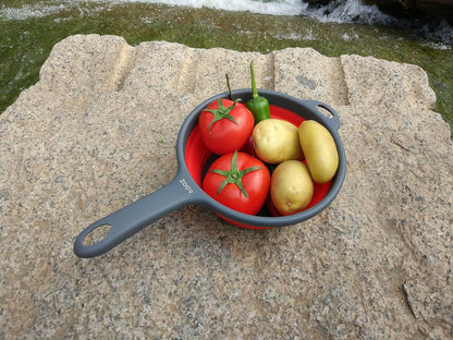 Kitchen Foldable Pasta Strainers,Collapsible Colanders with Handles,Space-Saver Folding Silicone Strainers Colander,Capacity of 2 quart (Green)
