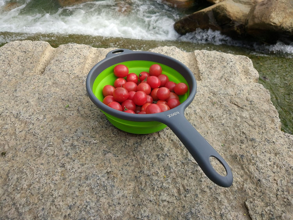 Kitchen Foldable Pasta Strainers,Collapsible Colanders with Handles,Space-Saver Folding Silicone Strainers Colander,Capacity of 2 quart (Green)