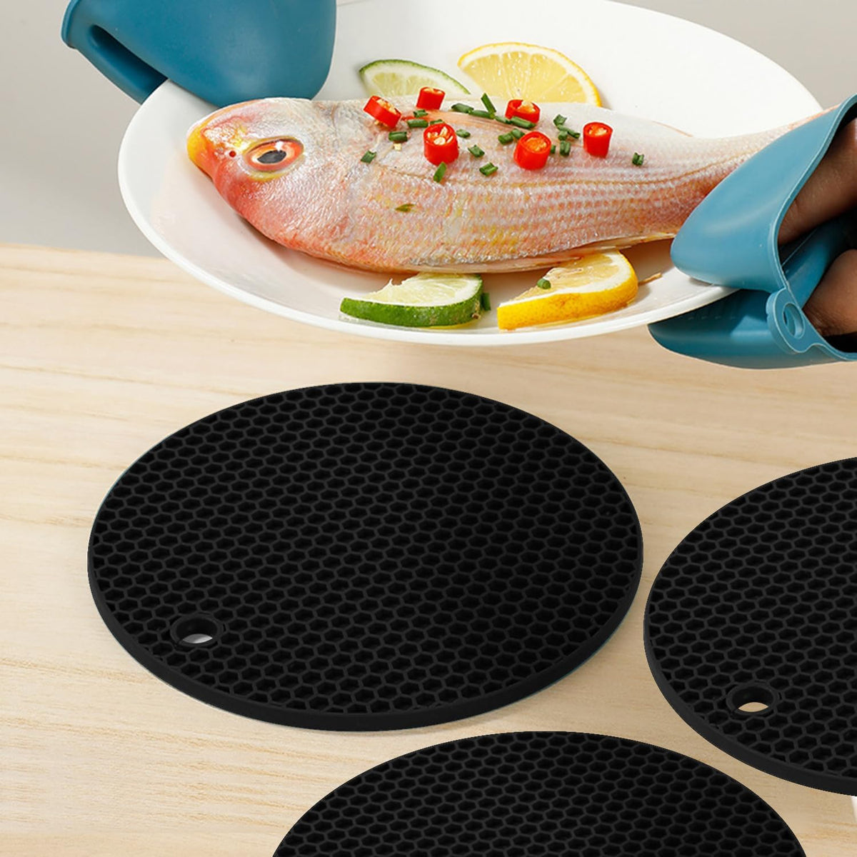 Silicone Non-Slip, Heat Resistant & Water-Trapping Trivet Mats for Water Glasses & Teacup & Coffee Cup & Dishes & Cookware, Multipurpose Kitchen Table Coaster, 5.5-Inch, 2 Pcs, Black