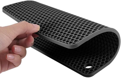 Silicone Non-Slip, Heat Resistant & Water-Trapping Trivet Mats for Water Glasses & Teacup & Coffee Cup & Dishes & Cookware, Multipurpose Kitchen Table Coaster, 5.5-Inch, 2 Pcs, Black