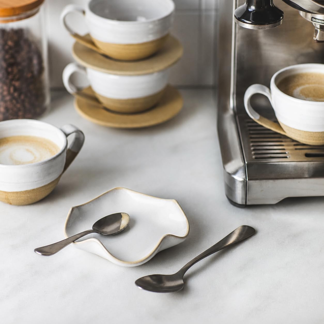 Spoon Rest for Stove Top, Spoon Holder for Stove, 5.3In Ceramic Spoon Rest for Kitchen Counter, Coffee Spoon Holder with Ruffled Edge, Farmhouse Spatula Holder for Kitchen Decor, Beige