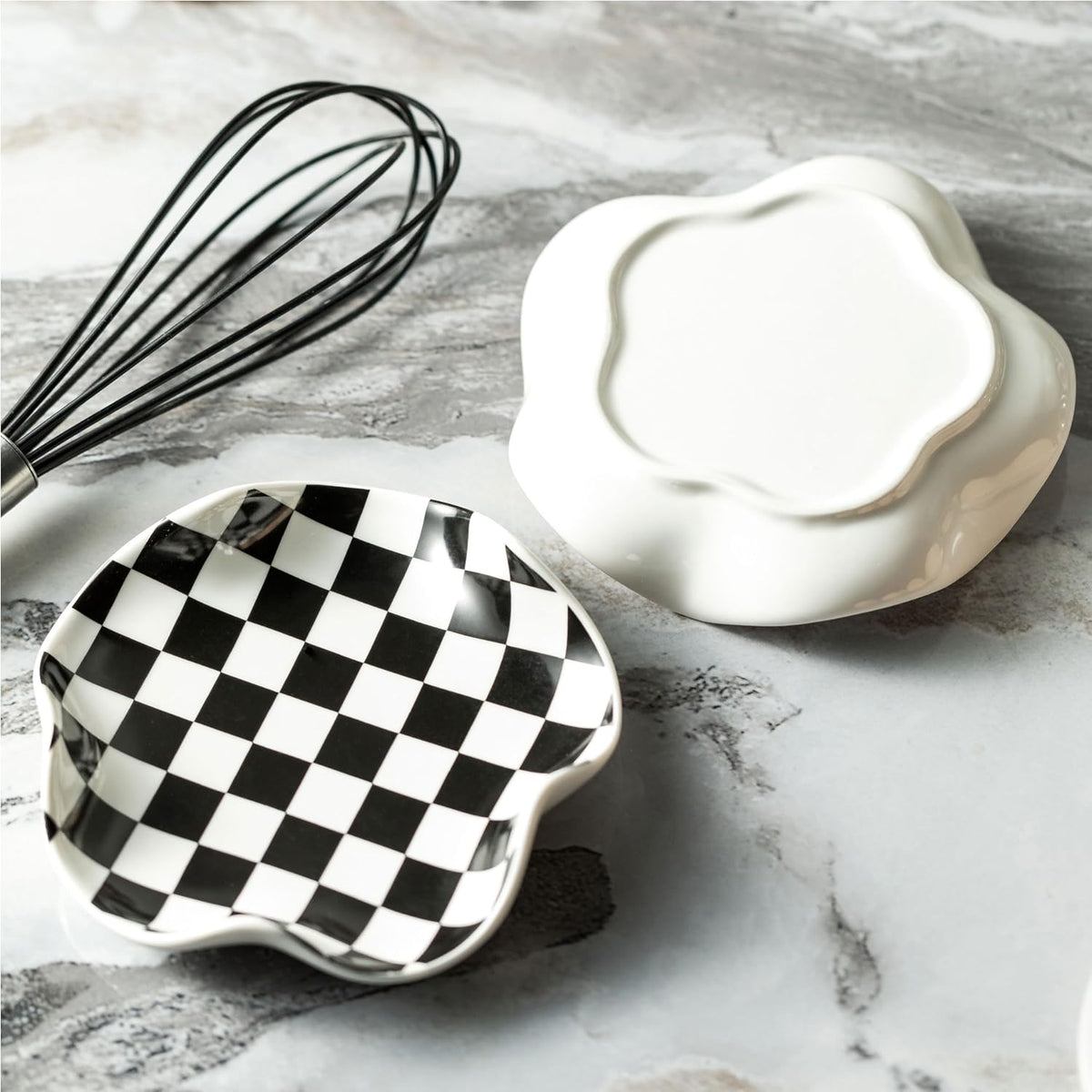 Spoon Rest for Stove Top, Spoon Holder for Stove, 5.3In Ceramic Spoon Rest for Kitchen Counter, Coffee Spoon Holder with Ruffled Edge, Farmhouse Spatula Holder for Kitchen Decor, Beige