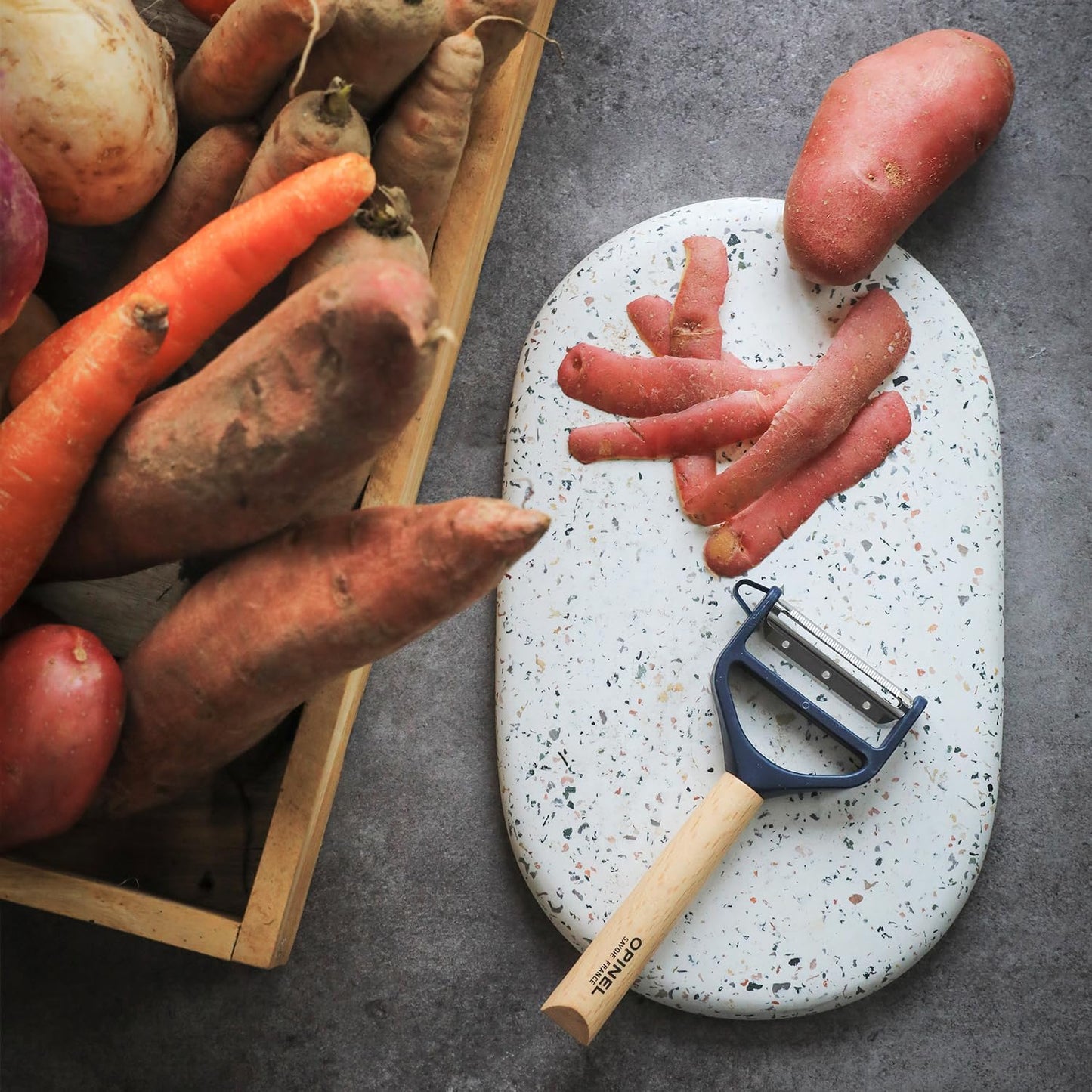 T-DUO Peeler - Beech Wood Handle - Double Stainless Steel Blade - Vegetable Peeler, Preparation of Juliennes - Ideal for Right and Left Handed People - Blue