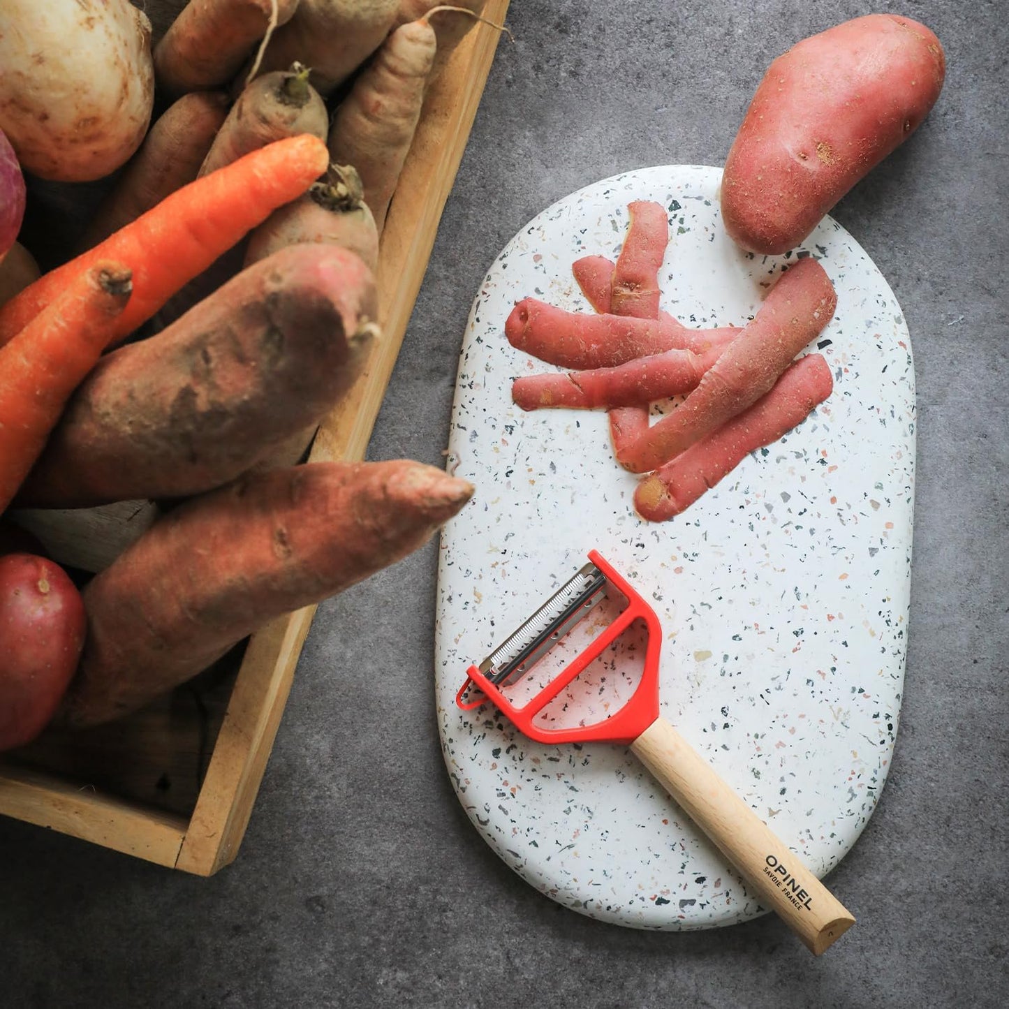 T-DUO Peeler - Beech Wood Handle - Double Stainless Steel Blade - Vegetable Peeler, Preparation of Juliennes - Ideal for Right and Left Handed People - Blue