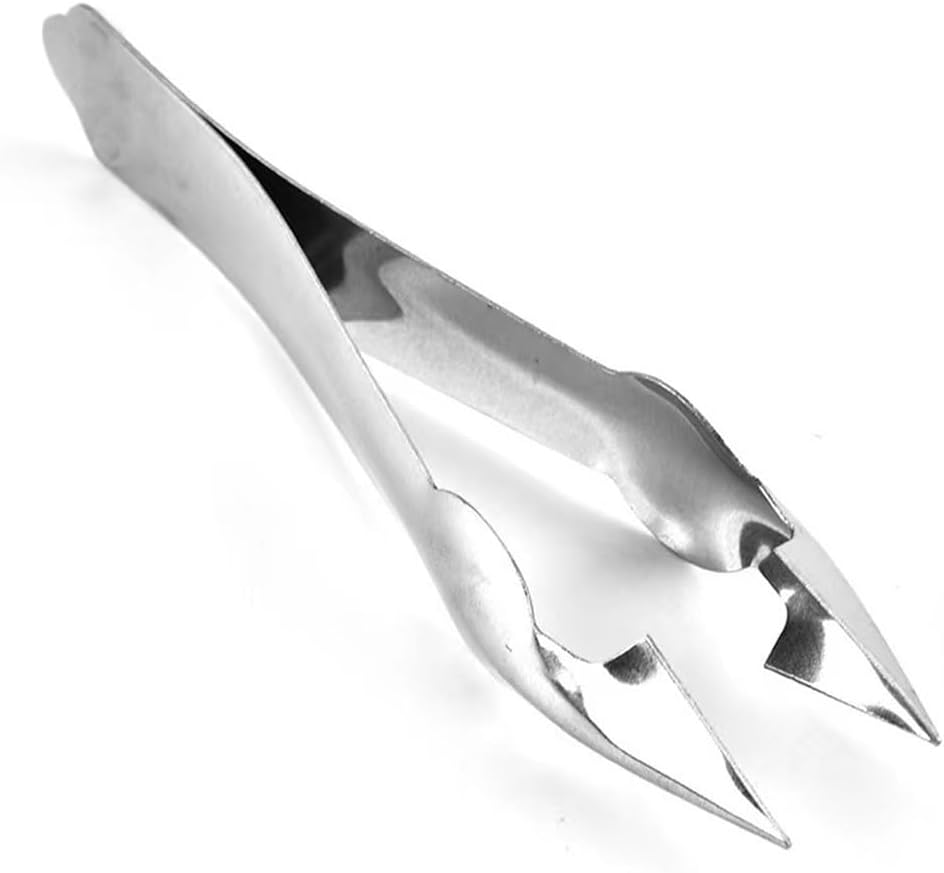 Stainless Steel Pineapple Corer and Slicer Clip, Ergonomic Fruit Huller Tool for Peeling and Hulling Strawberries, Compact Lightweight Design for Easy Kitchen Use