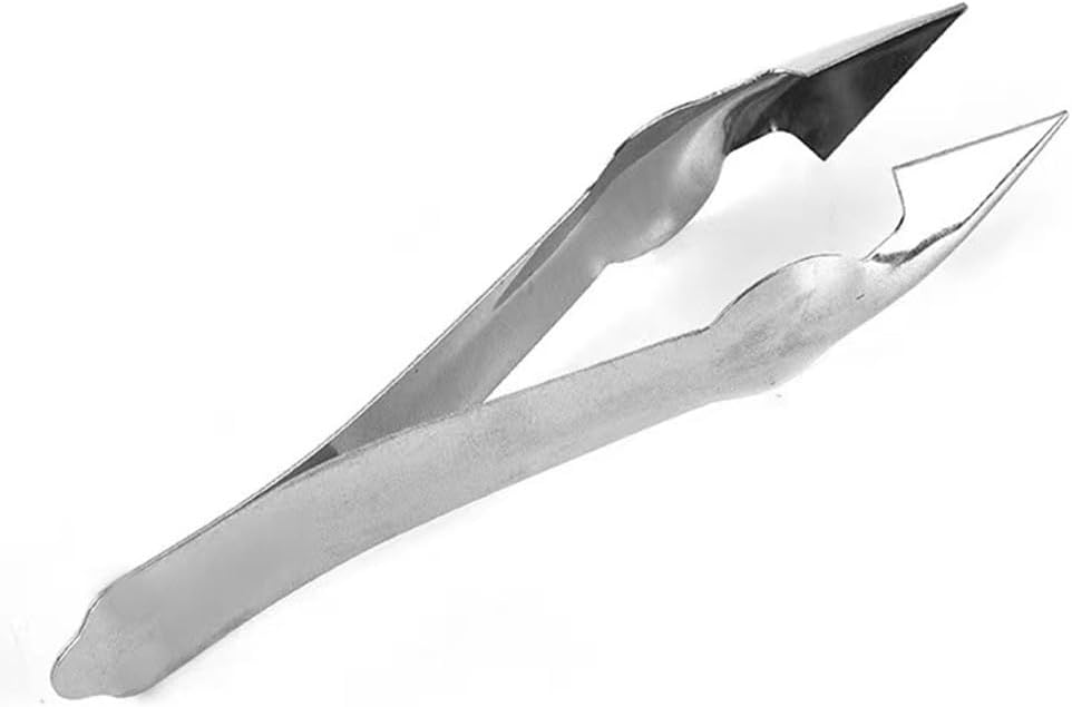 Stainless Steel Pineapple Corer and Slicer Clip, Ergonomic Fruit Huller Tool for Peeling and Hulling Strawberries, Compact Lightweight Design for Easy Kitchen Use
