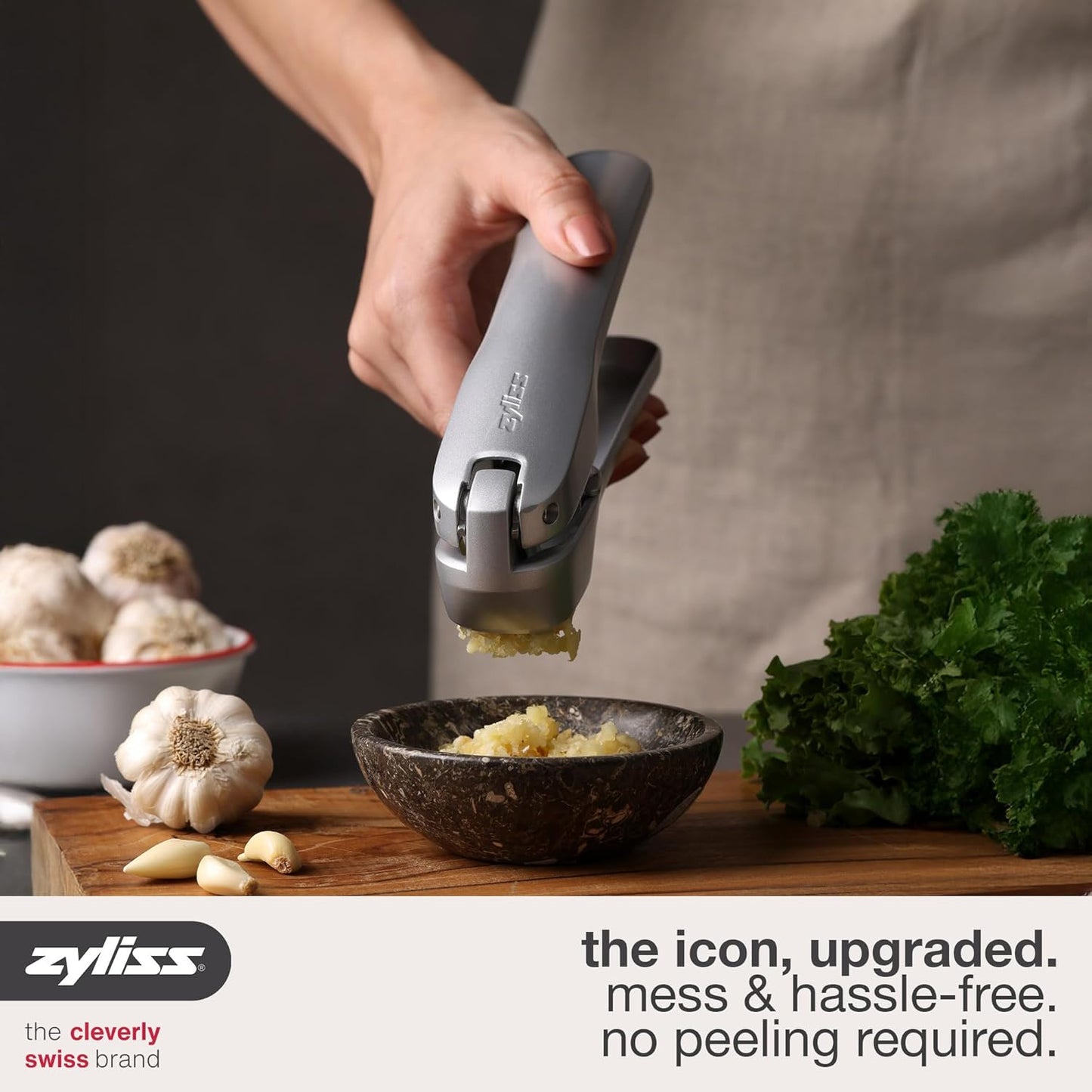 Susi 3 Garlic Press - Garlic and Ginger Mincer - Built-In Cleaner - Garlic Crusher, Mincer and Peeler - Dishwasher Safe - Cast Aluminum