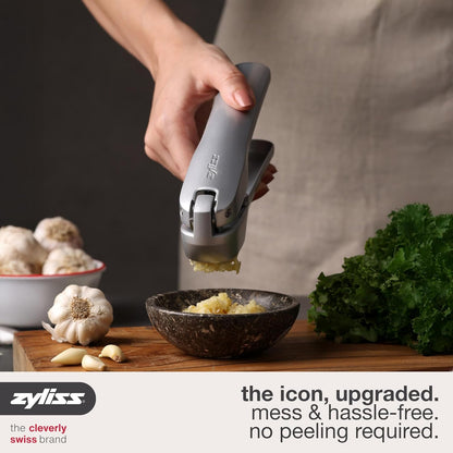 Susi 3 Garlic Press - Garlic and Ginger Mincer - Built-In Cleaner - Garlic Crusher, Mincer and Peeler - Dishwasher Safe - Cast Aluminum
