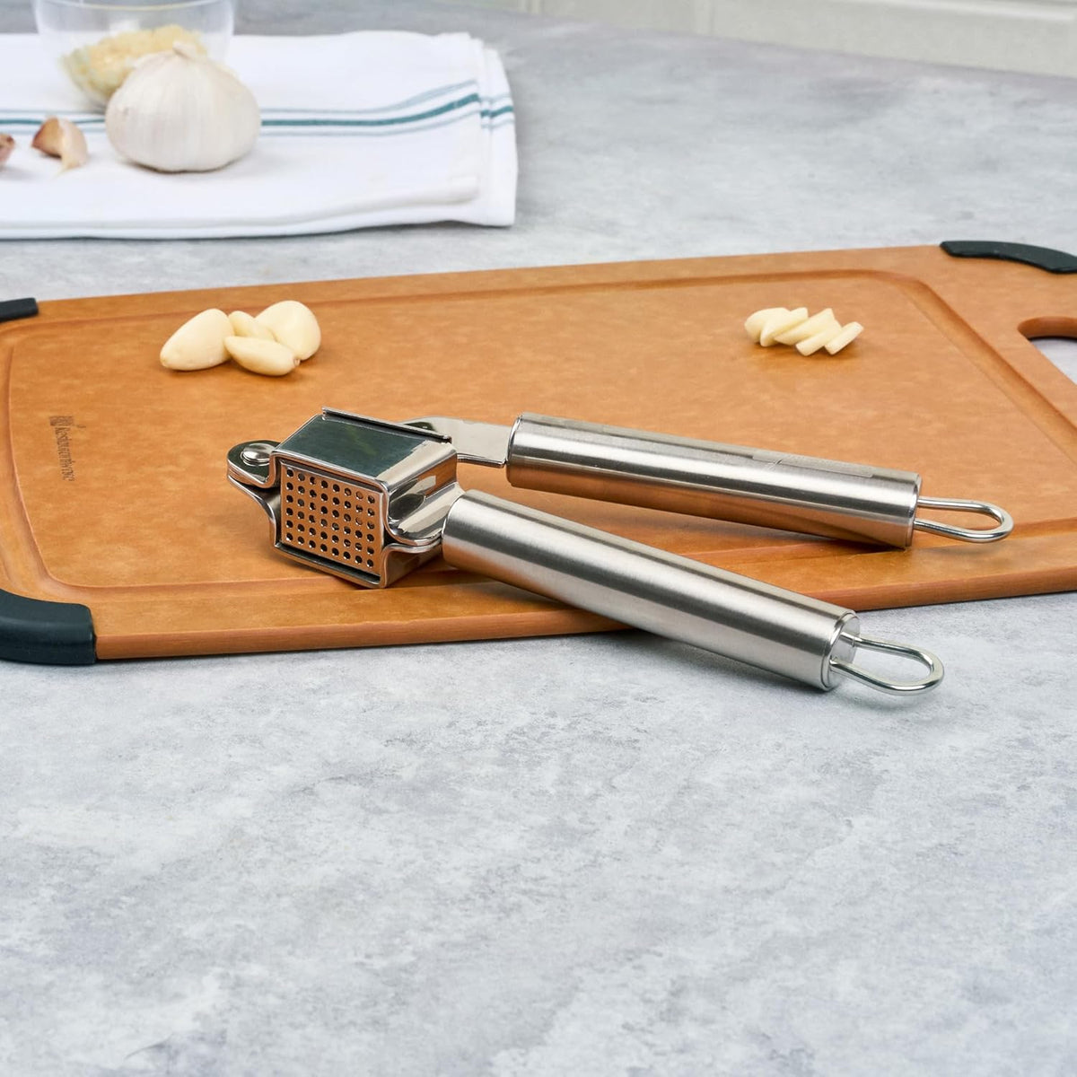Stainless Steel Garlic Press - German Standard Garlic Mincer Tool Easy to Squeeze and Clean, Dishwasher Safe - Heavy Duty Garlic Chopper Tool for Ginger, Seeds