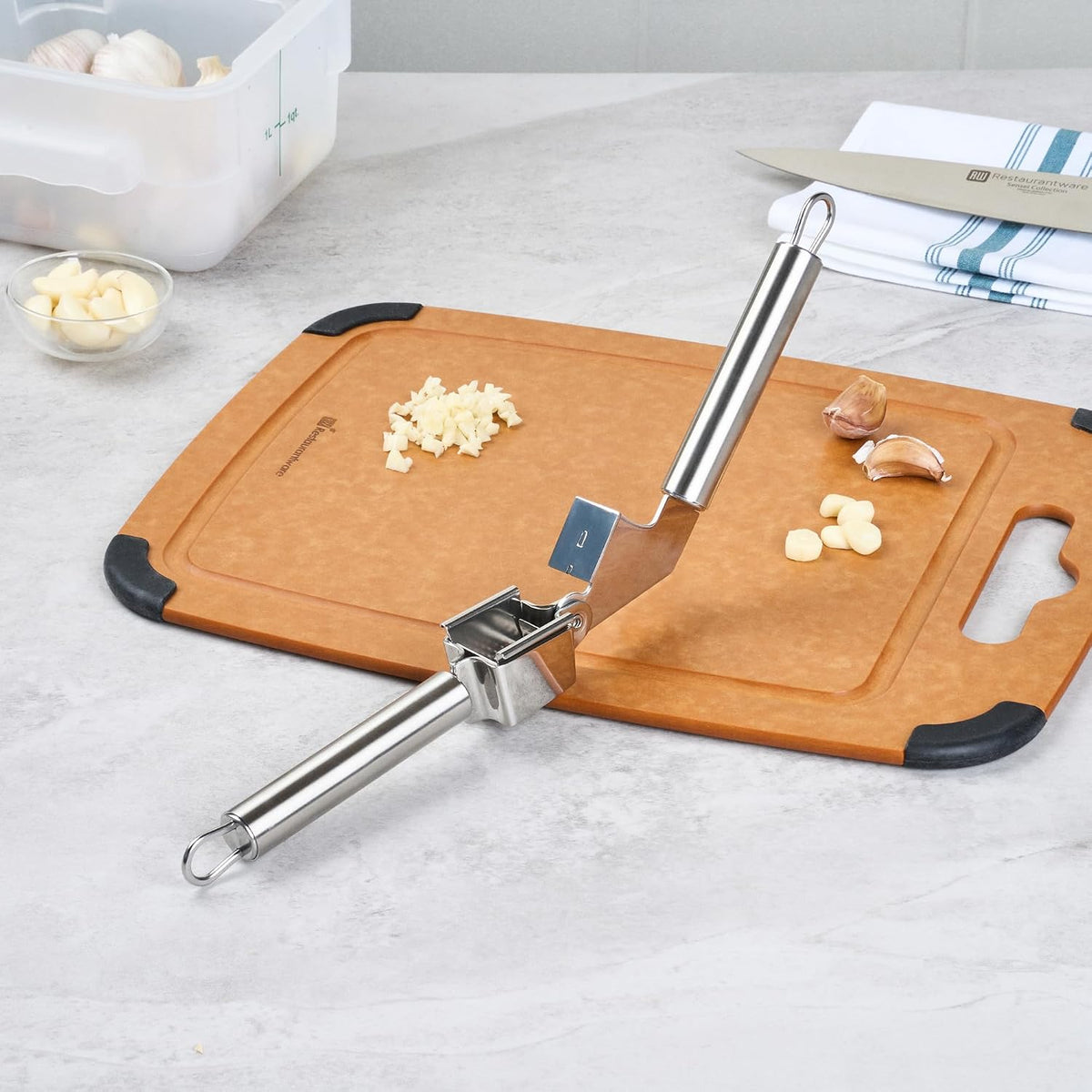 Stainless Steel Garlic Press - German Standard Garlic Mincer Tool Easy to Squeeze and Clean, Dishwasher Safe - Heavy Duty Garlic Chopper Tool for Ginger, Seeds