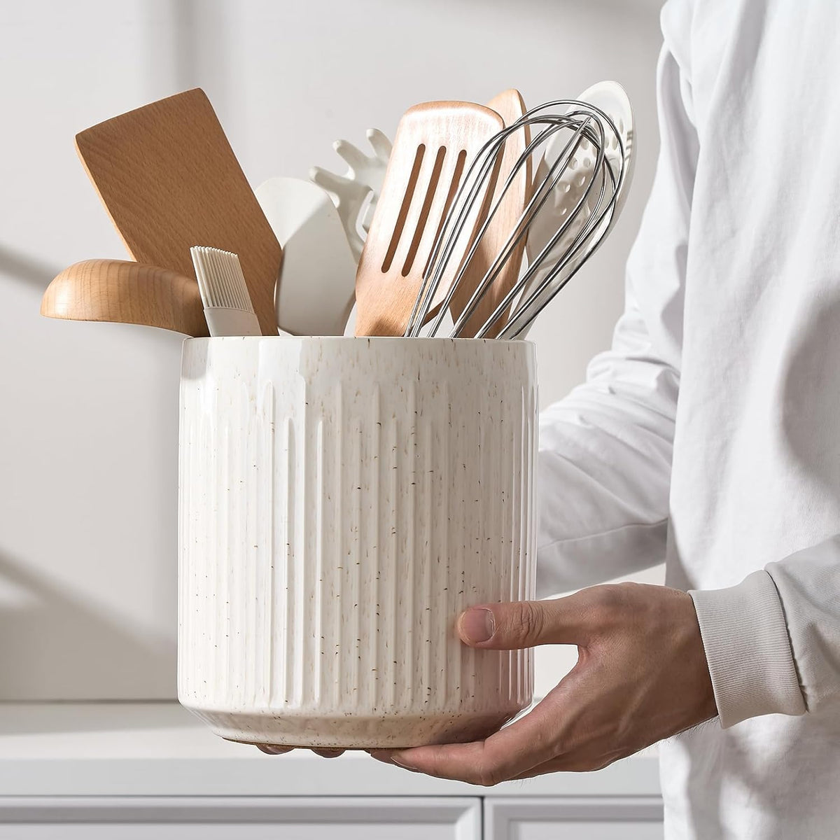 JIEMEI HOME Kitchen Utensil Holder, Ceramic Stable Utensil Crock for Countertop, 7.2" Large Utensil Organizer with Cork Mat, Removable Bamboo Divider for Kitchen Décor and Accessories, Wild Sage Earth