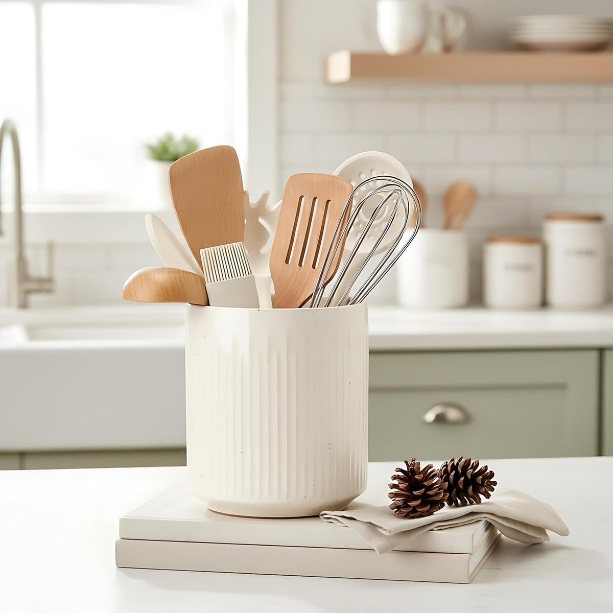 JIEMEI HOME Kitchen Utensil Holder, Ceramic Stable Utensil Crock for Countertop, 7.2" Large Utensil Organizer with Cork Mat, Removable Bamboo Divider for Kitchen Décor and Accessories, Wild Sage Earth