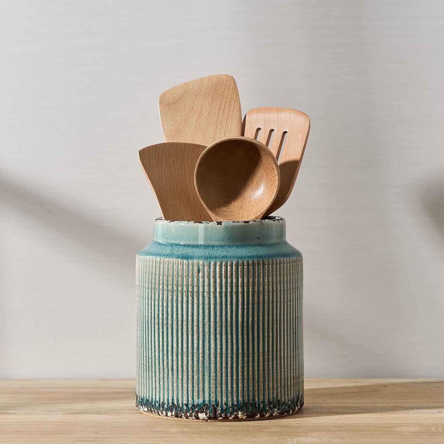 JIEMEI HOME Kitchen Utensil Holder, Ceramic Stable Utensil Crock for Countertop, 7.2" Large Utensil Organizer with Cork Mat, Removable Bamboo Divider for Kitchen Décor and Accessories, Wild Sage Earth