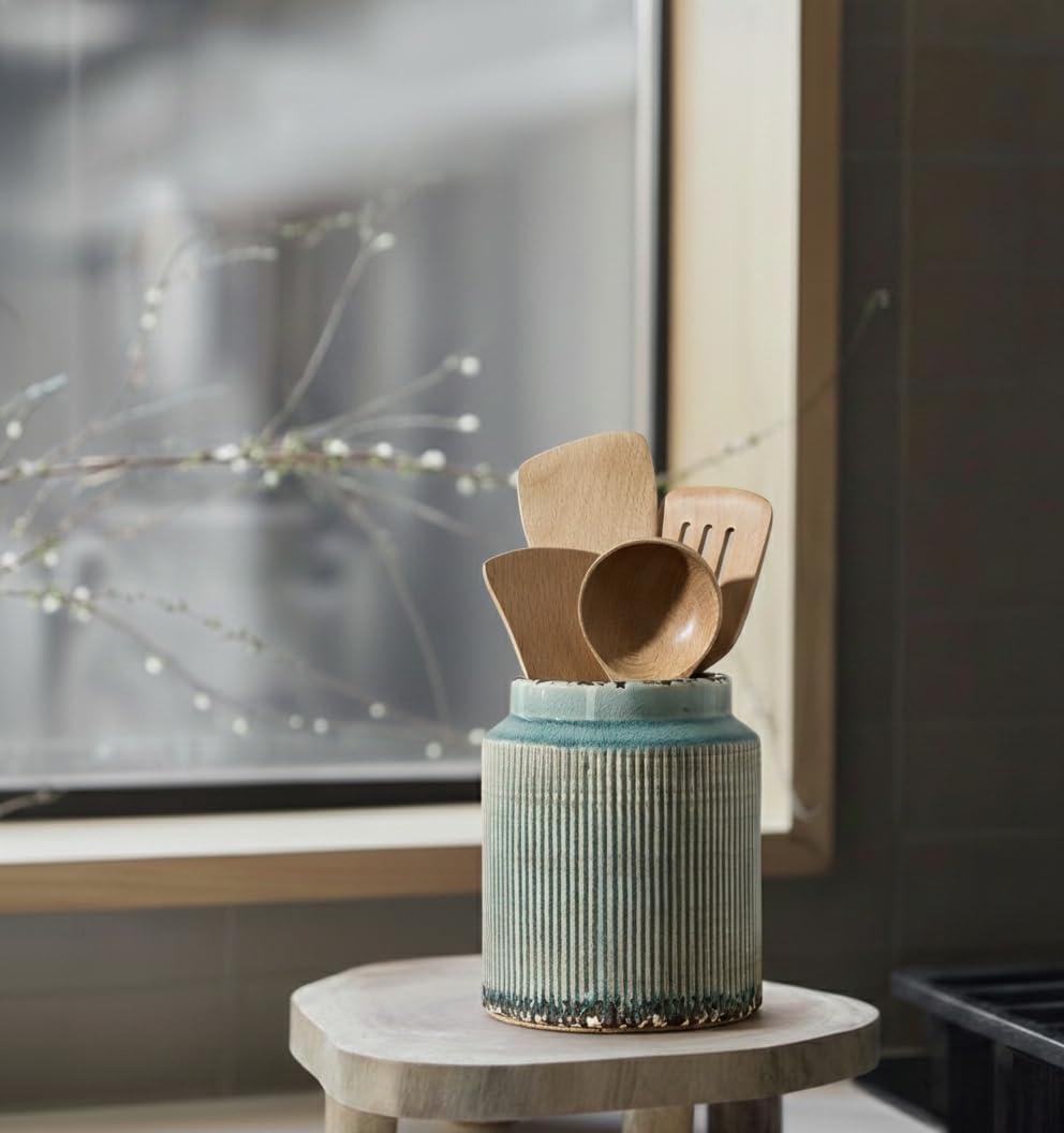 JIEMEI HOME Kitchen Utensil Holder, Ceramic Stable Utensil Crock for Countertop, 7.2" Large Utensil Organizer with Cork Mat, Removable Bamboo Divider for Kitchen Décor and Accessories, Wild Sage Earth