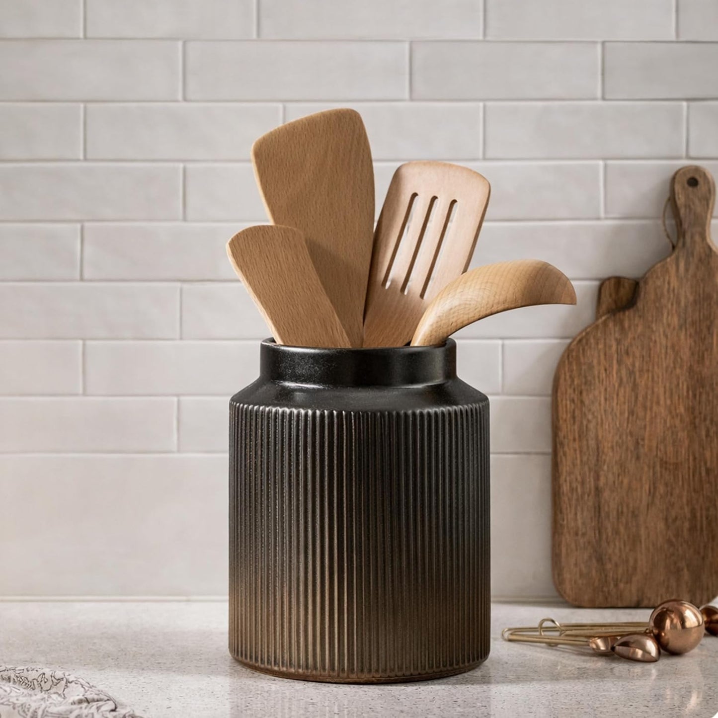 JIEMEI HOME Kitchen Utensil Holder, Ceramic Stable Utensil Crock for Countertop, 7.2" Large Utensil Organizer with Cork Mat, Removable Bamboo Divider for Kitchen Décor and Accessories, Wild Sage Earth