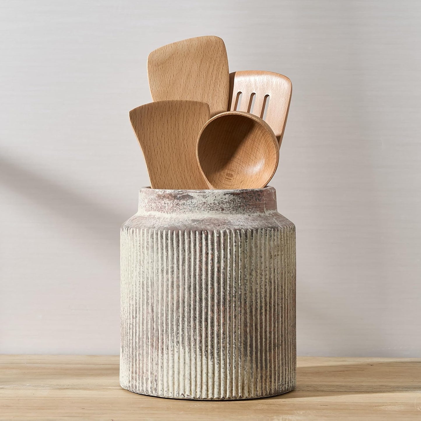 JIEMEI HOME Kitchen Utensil Holder, Ceramic Stable Utensil Crock for Countertop, 7.2" Large Utensil Organizer with Cork Mat, Removable Bamboo Divider for Kitchen Décor and Accessories, Wild Sage Earth