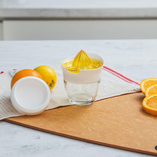 The Juiciest Juicer, White/Yellow