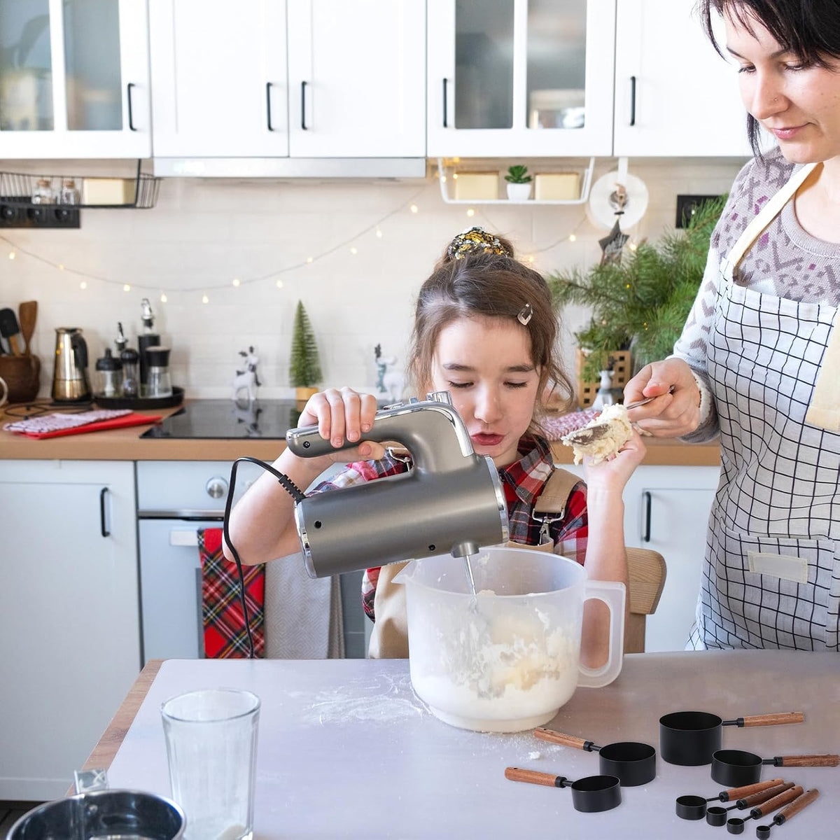 Stainless Steel Measuring Cups Set and Measuring Spoons Wooden Handle Metal Measure Cups and Spoons for Cooking and Baking, 8 Piece