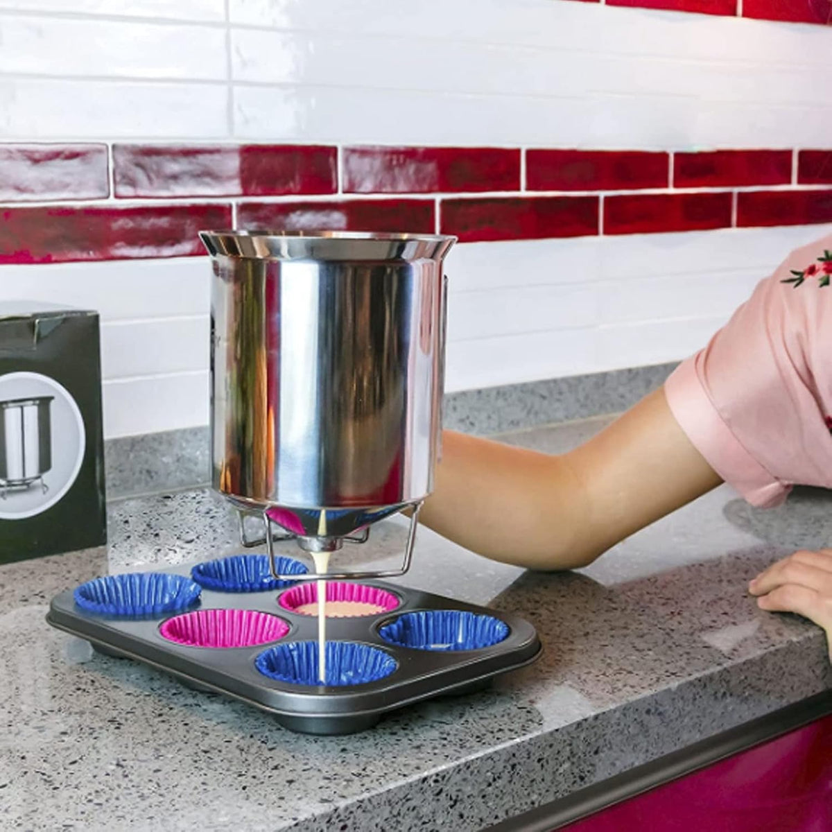 Stainless Steel Pancake Batter Dispenser,Funnel Cupcake Dispenser,Pancake Batter Dispenser Handheld Stainless Steel Pancake Pourer for Baking Cupcakes Muffins