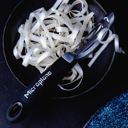 Stainless Steel Professional Swivel Peeler, Sharp Blade for Effortless Peeling of Hard Fruits and Vegetables, Kitchen Peeler for Home Cooks and Professional Chefs