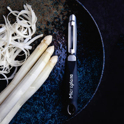 Stainless Steel Professional Swivel Peeler, Sharp Blade for Effortless Peeling of Hard Fruits and Vegetables, Kitchen Peeler for Home Cooks and Professional Chefs