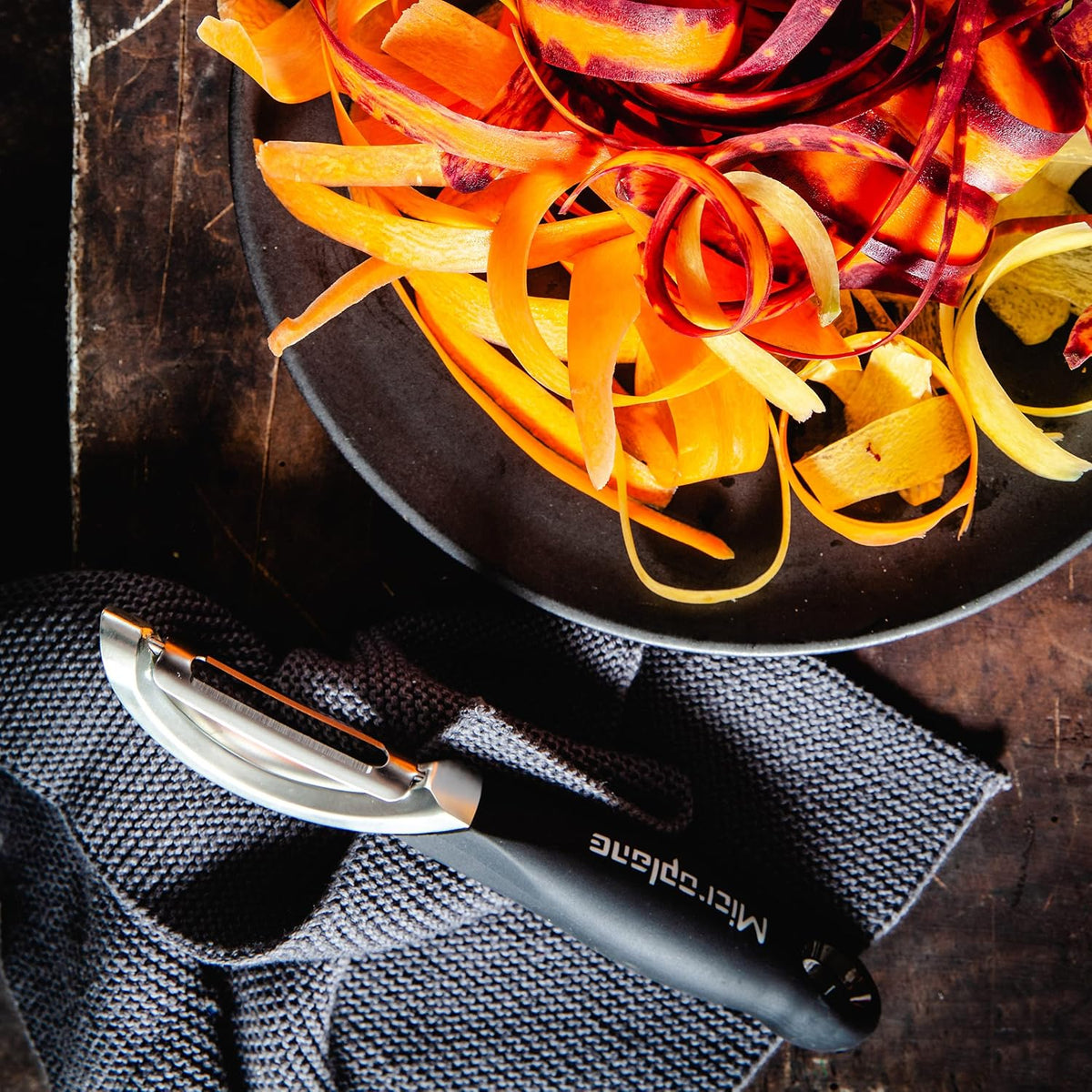 Stainless Steel Professional Swivel Peeler, Sharp Blade for Effortless Peeling of Hard Fruits and Vegetables, Kitchen Peeler for Home Cooks and Professional Chefs