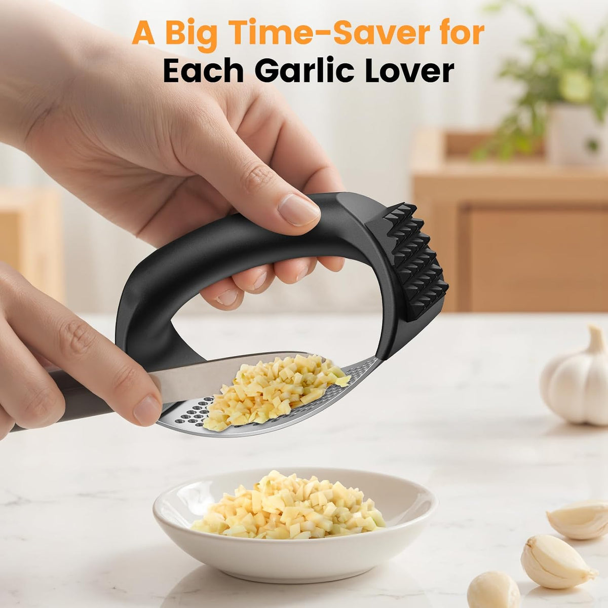 Garlic Press,Stainless Steel Garlic Mincer Crusher,Easy to Use and Clean,Ergonomic Handle,Easy Kitchen Gadget for Effortless Smashing,Kitchen Essentials,Home and Kitchen Utensils Accessories,Cooking