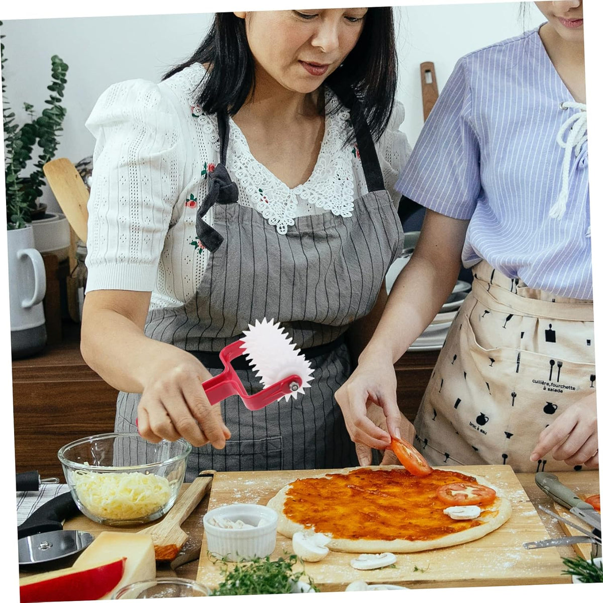 BESTOYARD Pizza Dough Roller Docker 7.87X4.72X1.96 Inch Kitchen Gadget with Uniform Hole Puncher for Even Pizza Crust Preparation