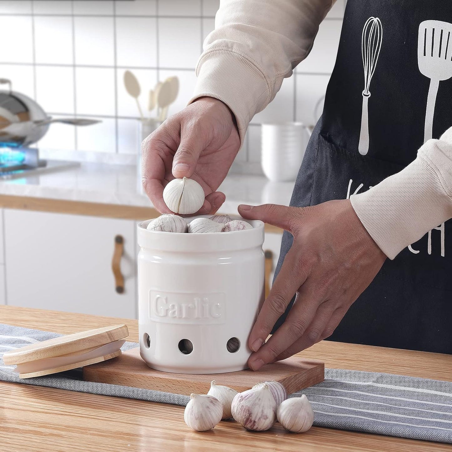 Garlic Keeper with Wooden Lid, 4.5-Inch Ceramic Garlic Holder 24oz (Navy)