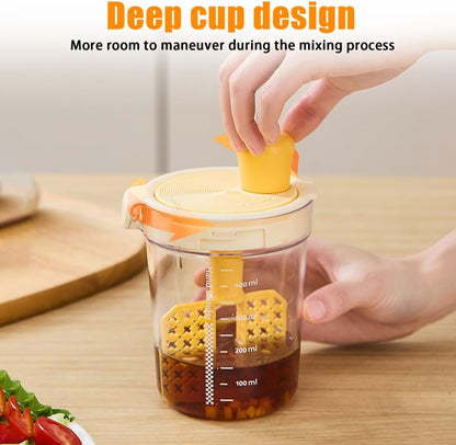Salad Dressing Mixer Bottle, 500ML Egg Filter Mixing Cup Manual Sauce Shaker Bottle with Scale for Egg, Batter, Salad Dressing