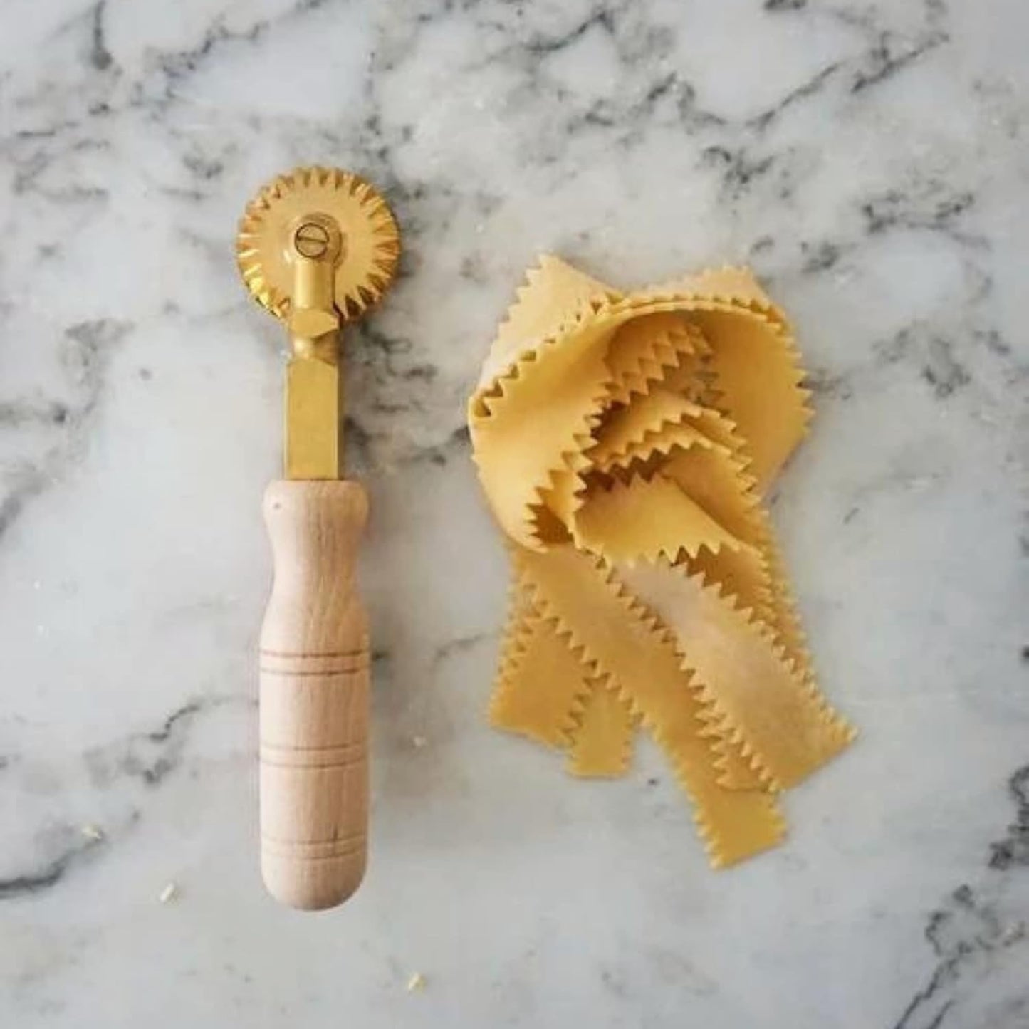 La Gondola Homemade Pasta Cutter - Festooned Wheel | Italian Pasta Making Tool for Home and Business | Brass & Natural Wood | Safe & Easy to Use Pasta Cutting Tool | Ravioli Cutter Made in Italy