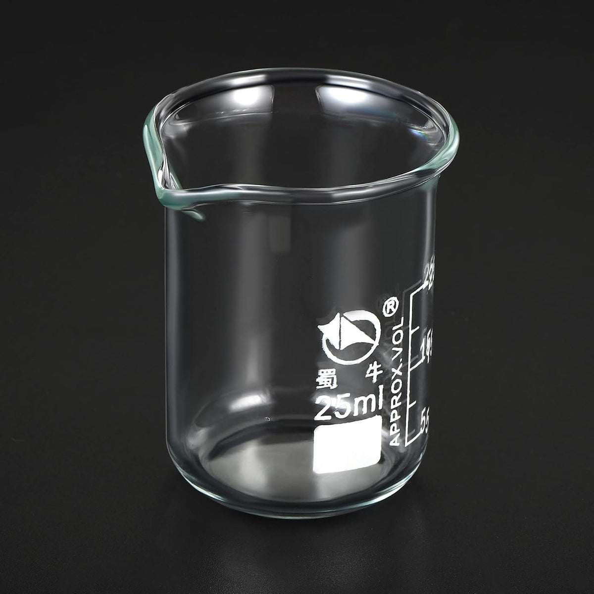 5ml Low Form Glass Beaker, 3.3 Borosilicate Glass Graduated Printed Scale Measuring Cups with Spout for Kitchen Lab Liquids Transit Boiling