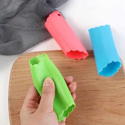 Garlic Skin Remover Safety Garlic Roller Tube with Hole Silicone Portable Garlic Peeling Press(Pink)