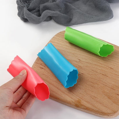 Garlic Skin Remover Safety Garlic Roller Tube with Hole Silicone Portable Garlic Peeling Press(Pink)