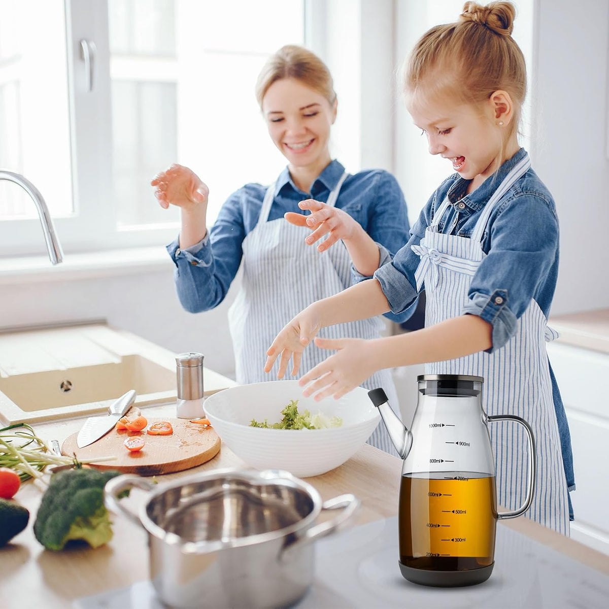 Large Glass Oil Dispenser Bottle for Kitchen Cooking Recipiente Para Aceite De Cocina Olive Oil Vinegar Dispenser Cruet Stainless Steel Lid No Drip Liquid Container (Grey, 20oz / 600ml)