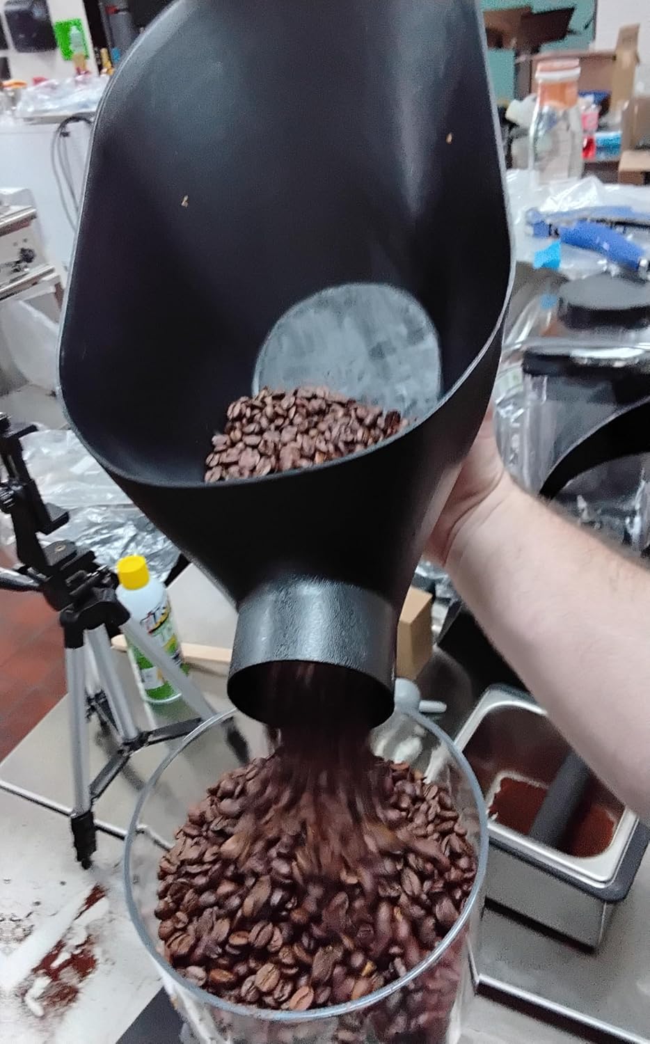 Kilo Bean Scale Scoop, Black, 1 Kilo / 2.2 lb Coffee Bean Scoop | Retail coffee bagging