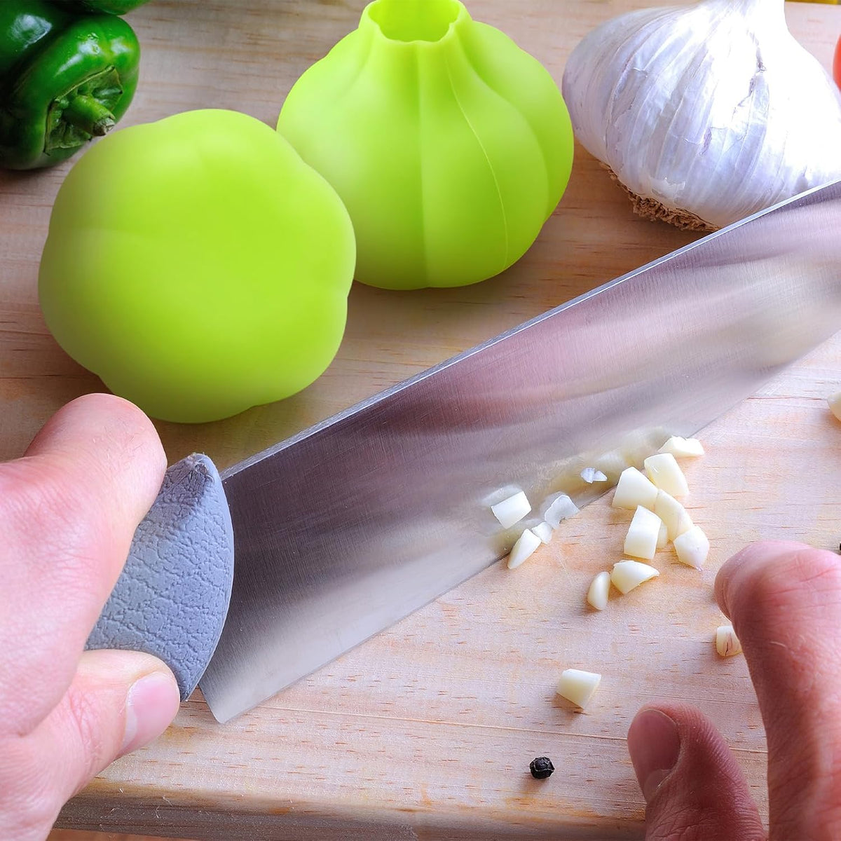 Silicone garlic sleeve Manual Garlic Peeler Rub with hands Garlic Easy Quick to Peel Garlic Cloves Garlic Keeper Garlic Roller Peeling funny kitchen gadgets