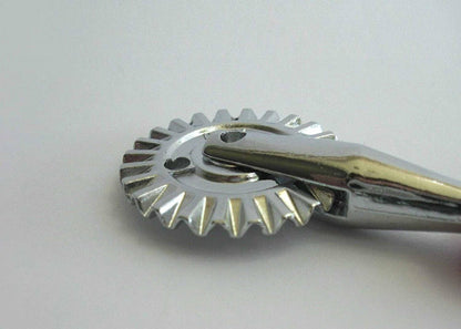 1.6" Pastry Wheel - Dough Stamp Cutter/Crimper, Pasta/Ravioli/Pie Maker, 4cm Stainless Steel Wheel Wooden Handle