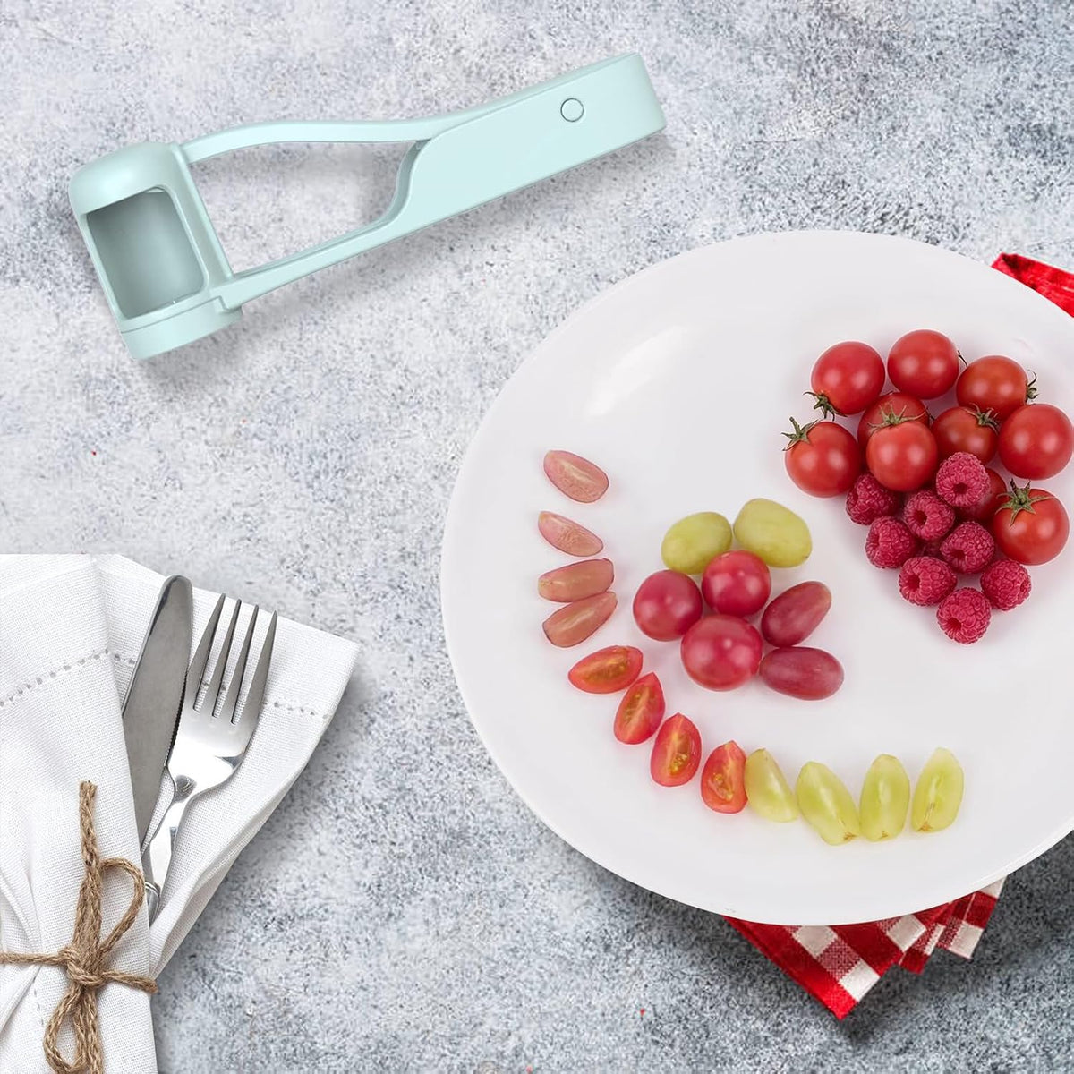 Grape Cutter Grape Slicer for Toddlers,Grape Cherry Tomato Strawberry Cutter Quarter Slicer tool For Vegetable Fruit Salad Cake Decoration,Stainless Steel kitchen Gadget Fruit cutter(Bule)