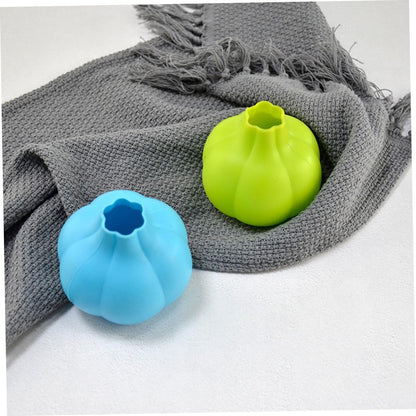 2Pcs Silicone Garlic Peeler Tubes Reusable Kitchen Tool for Easy Garlic Skin Removal Soft Flexible Roller for Quick Peeling and Convenient Cooking Aid Random Color