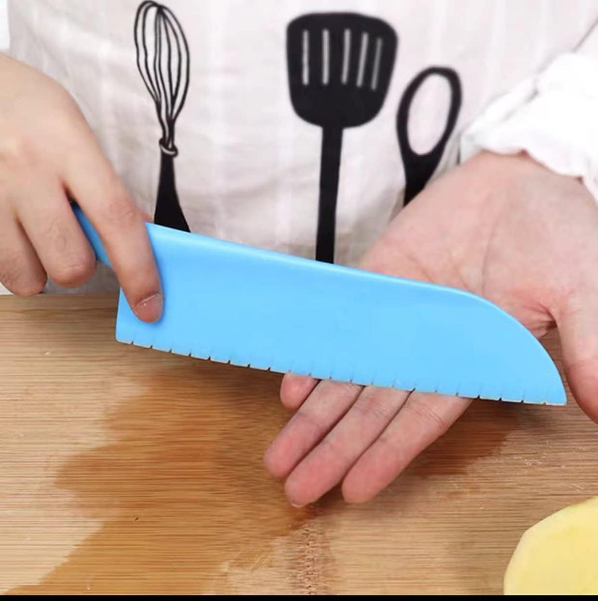 Professional Lettuce Knife, 11" Serrated Salad Cutter for Veggies, Fruit, Bread, Cake, Salad, Plastic Kitchen Nylon Knife for Cooking and Cutting to Prevent Turning Brown, Green