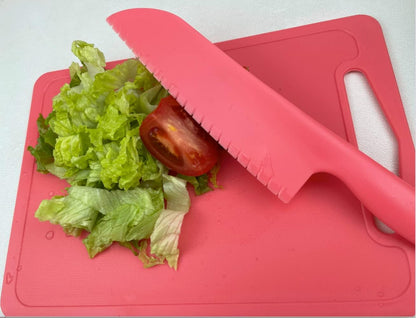 Professional Lettuce Knife, 11" Serrated Salad Cutter for Veggies, Fruit, Bread, Cake, Salad, Plastic Kitchen Nylon Knife for Cooking and Cutting to Prevent Turning Brown, Green