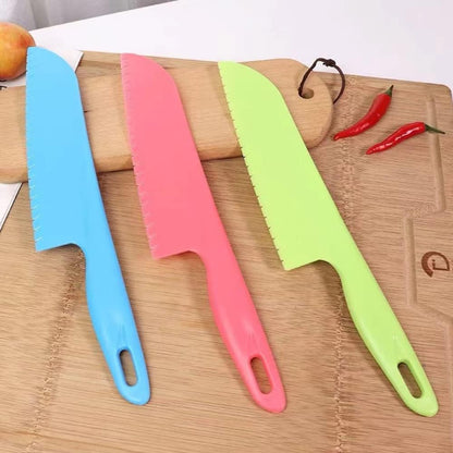 Professional Lettuce Knife, 11" Serrated Salad Cutter for Veggies, Fruit, Bread, Cake, Salad, Plastic Kitchen Nylon Knife for Cooking and Cutting to Prevent Turning Brown, Green