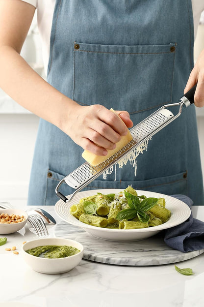 Stainless Steel Lemon Zester - Garlic & Ginger Grater - Black | Premium Zester with Rustproof Blade, Cheese Grater with Handle for Parmesan, Nutmeg, Lime - Durable Citrus Zester, Fine Shred