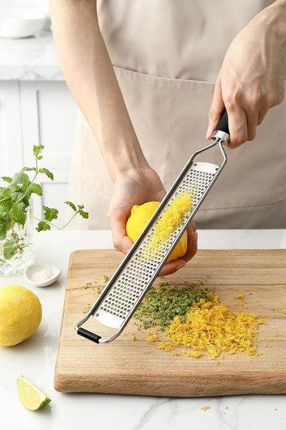 Stainless Steel Lemon Zester - Garlic & Ginger Grater - Black | Premium Zester with Rustproof Blade, Cheese Grater with Handle for Parmesan, Nutmeg, Lime - Durable Citrus Zester, Fine Shred